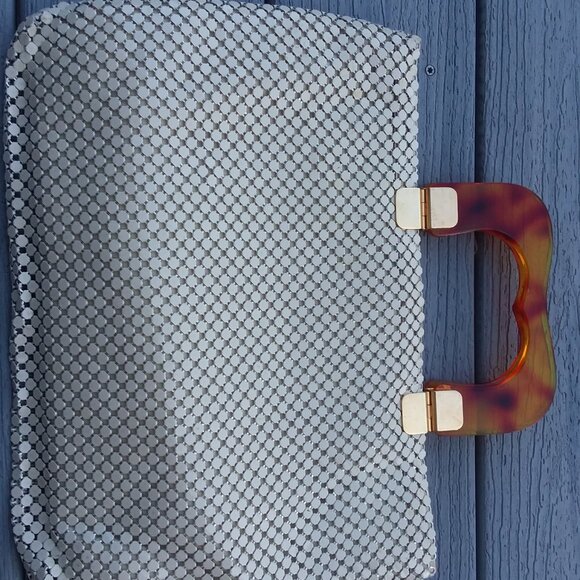 Vintage shimmer chainmail clutch with acrylic handles - Picture 2 of 4